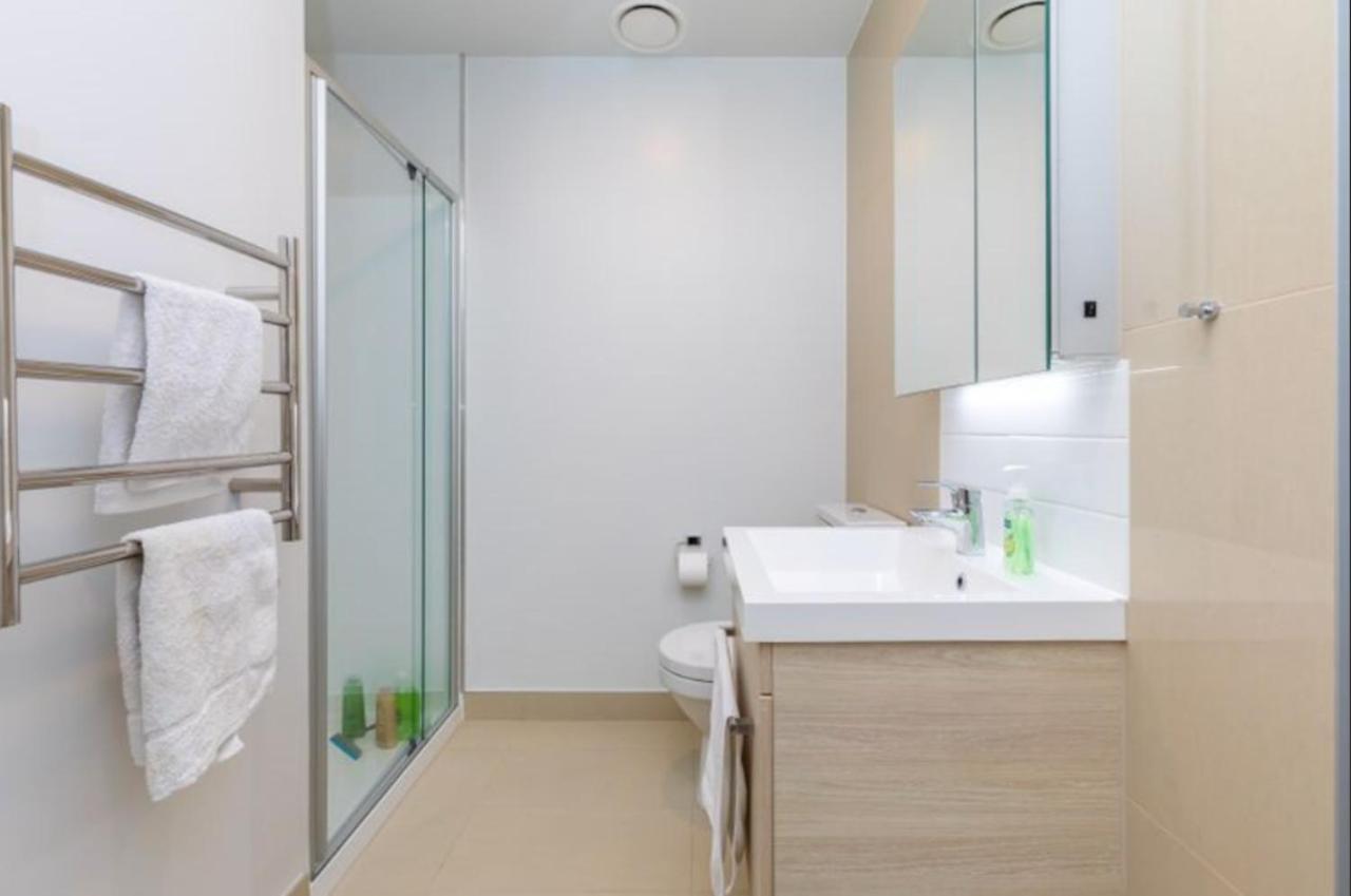Modern 2 Bedroom Apartment 1 Minute To Skytower Окленд Екстер'єр фото
